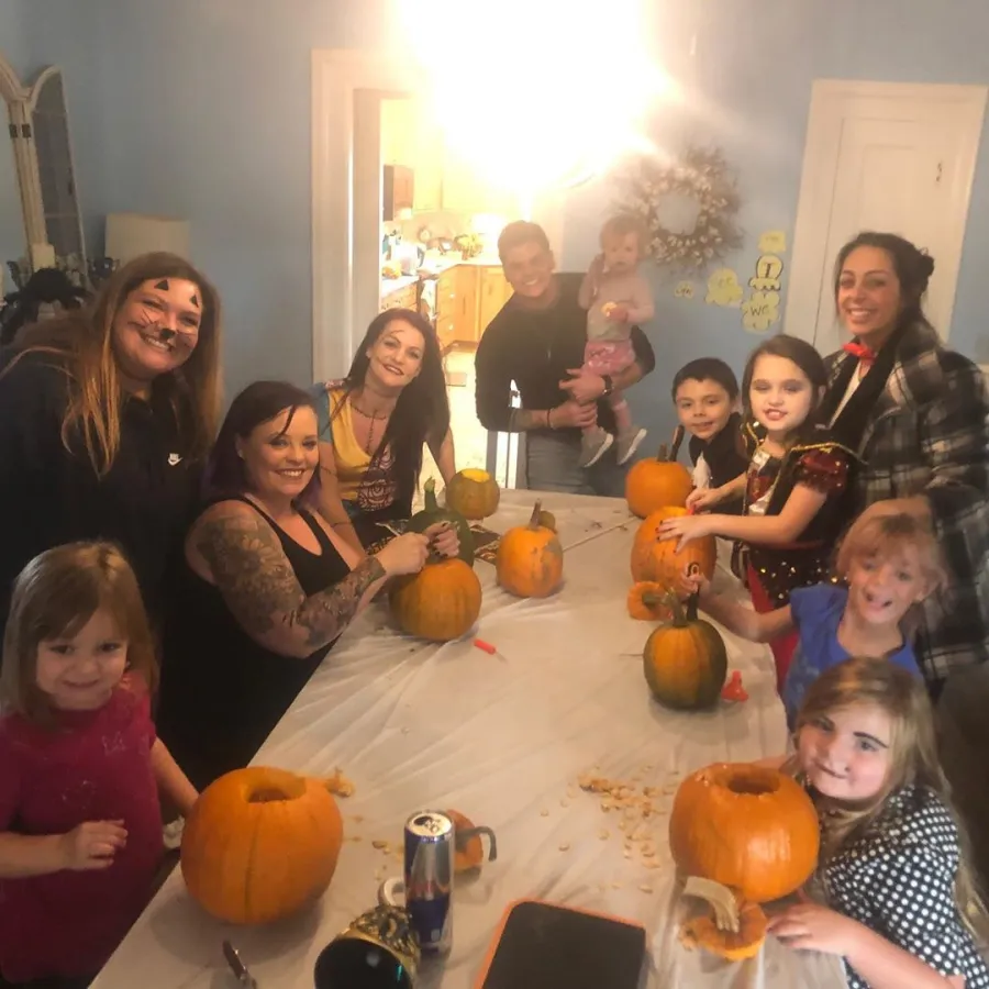 Catelynn Lowell and Tyler Baltierra pumpkin carving