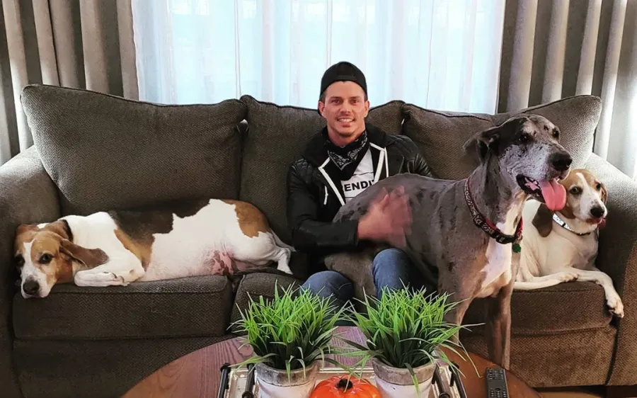 Clare Crawley’s Bachelorette Contestant Kenny Braasch 5 Things to Know animal lover