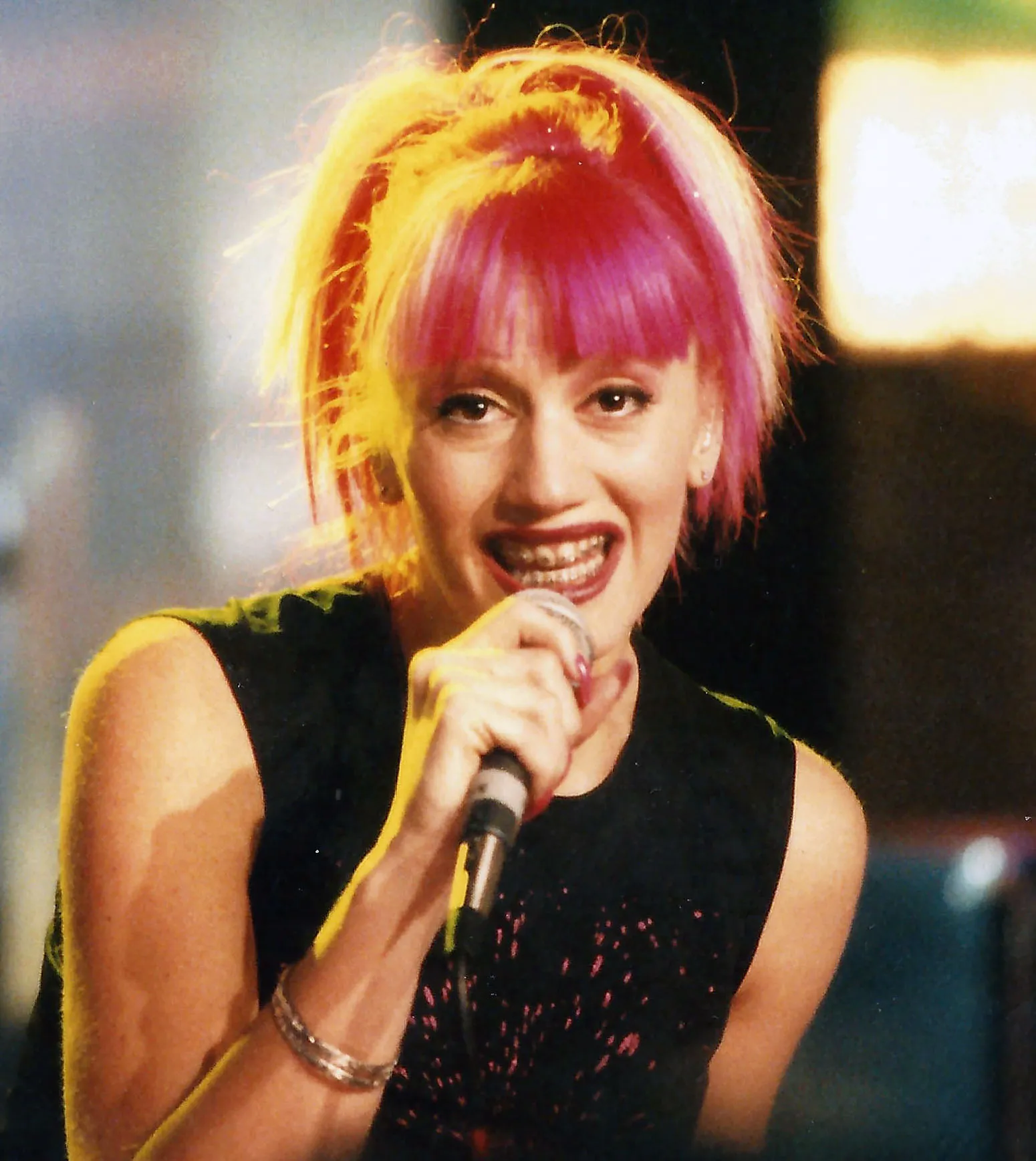 Gwen Stefani Brings Back Her '90s Punk Pink Hair