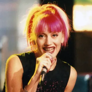 Gwen Stefani Brings Back Her '90s Punk Pink Hair