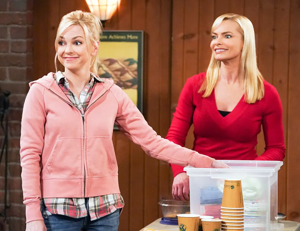 Anna Faris as Christy and Jaime Pressly as Jill in Mom Jaime Pressley Teases How Mom Story Line Will Handle Anna Faris Exit
