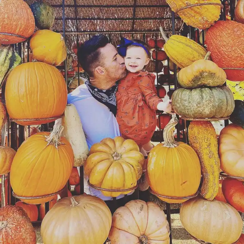 Jake Owen Kissing Daughter Paris Cheek At Pumpkin Patch