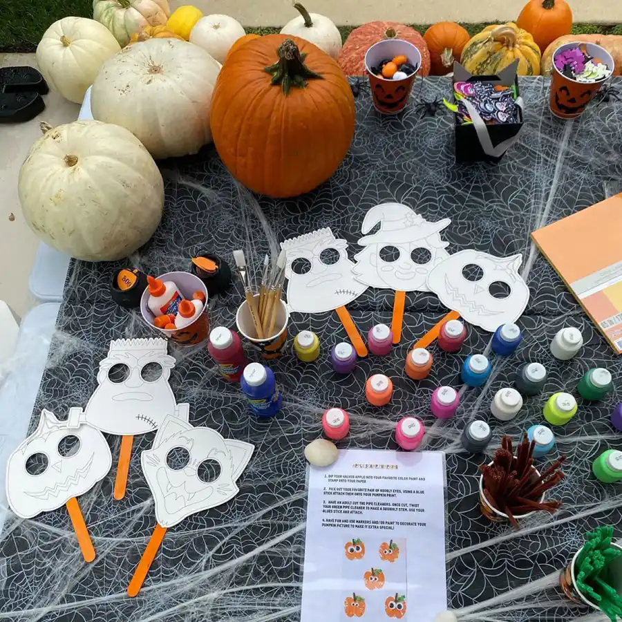 Khloe Kardashian Paints Pumpkins With Kardashian-Jenner Kids: Halloween Party Pics