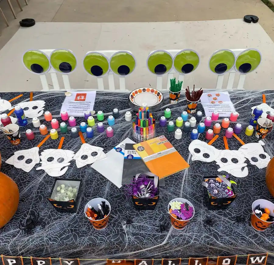 Khloe Kardashian Paints Pumpkins With Kardashian-Jenner Kids: Halloween Party Pics