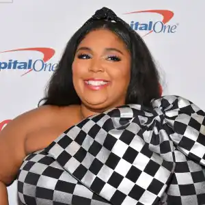Lizzo Firey Red Strands Might Be Her Hottest Look Yet