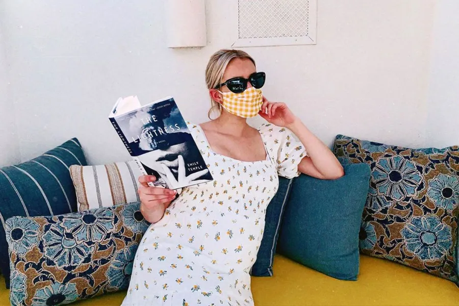 Book Bump! See Emma Roberts' Pregnancy Pics