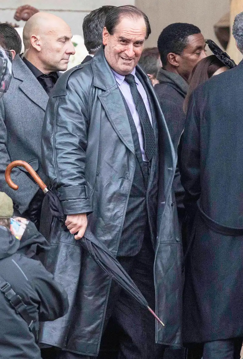 Robert Pattinson Zoe Kravitz and Unrecognizable Colin Farrell on Batman Set