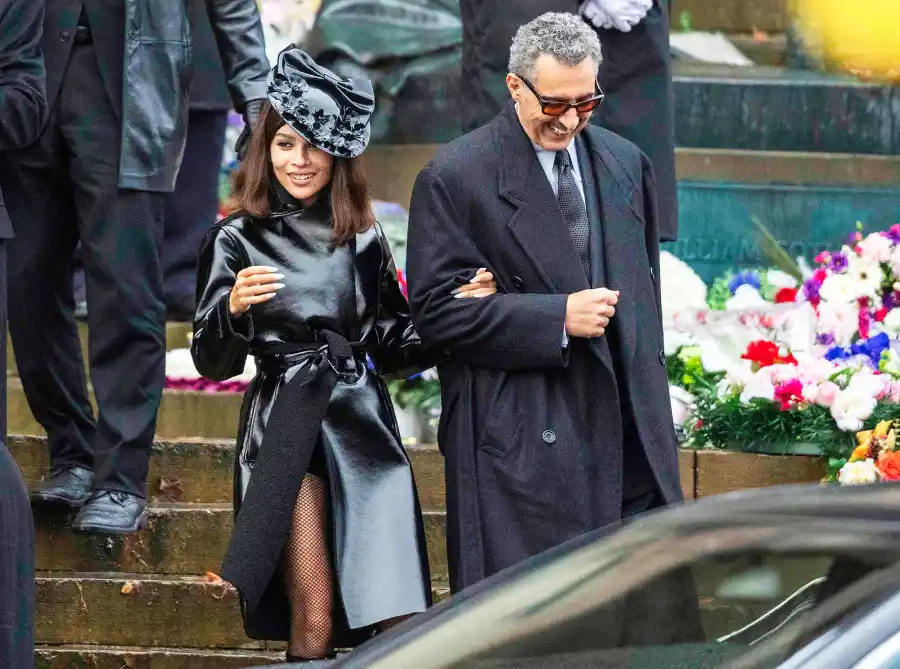 Robert Pattinson Zoe Kravitz and Unrecognizable Colin Farrell on Batman Set