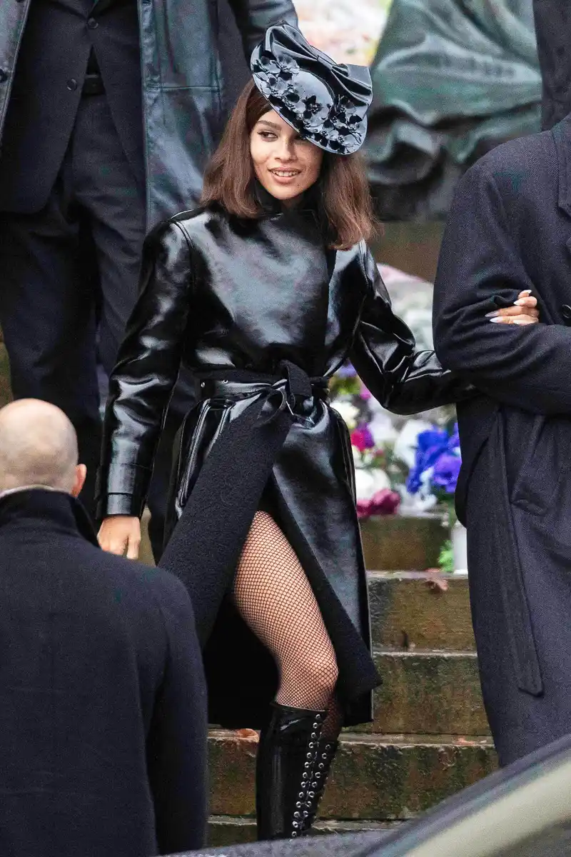 Robert Pattinson Zoe Kravitz and Unrecognizable Colin Farrell on Batman Set