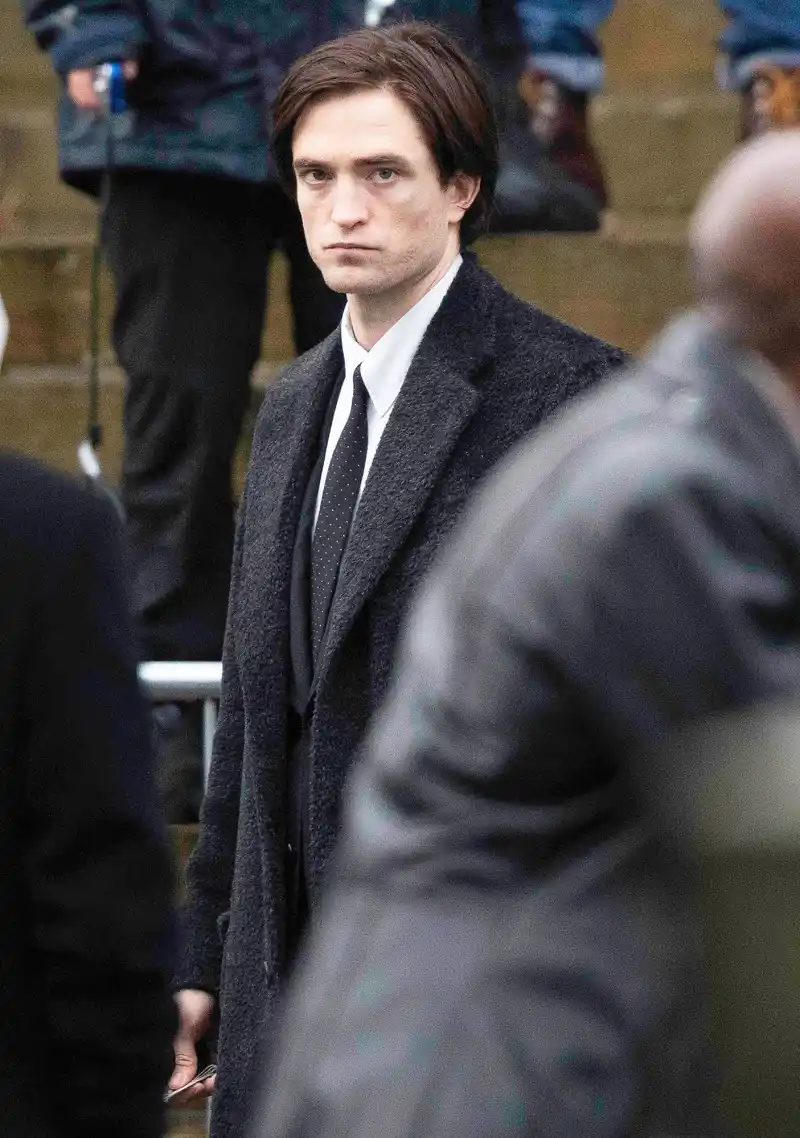 Robert Pattinson Zoe Kravitz and Unrecognizable Colin Farrell on Batman Set