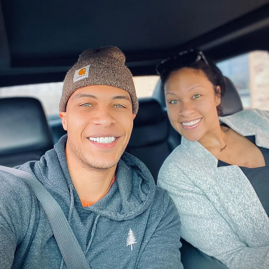 Robyn Meet Bachelorette Clare Crawley Frontrunner Dale Moss Family