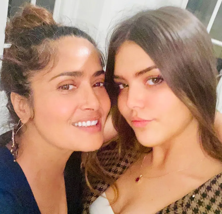 Salma Hayek Glows in Yet Another Fresh-Faced Selfie