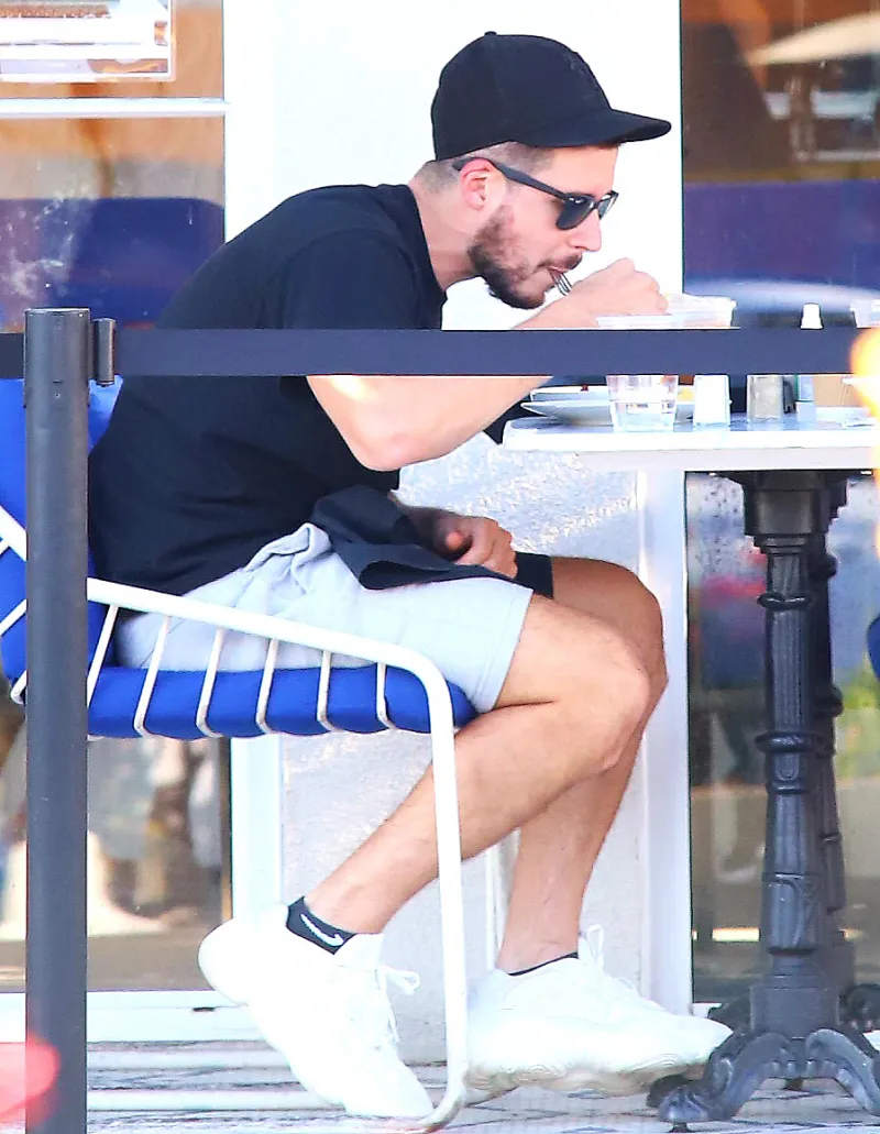 Vinny Guadagnino eating