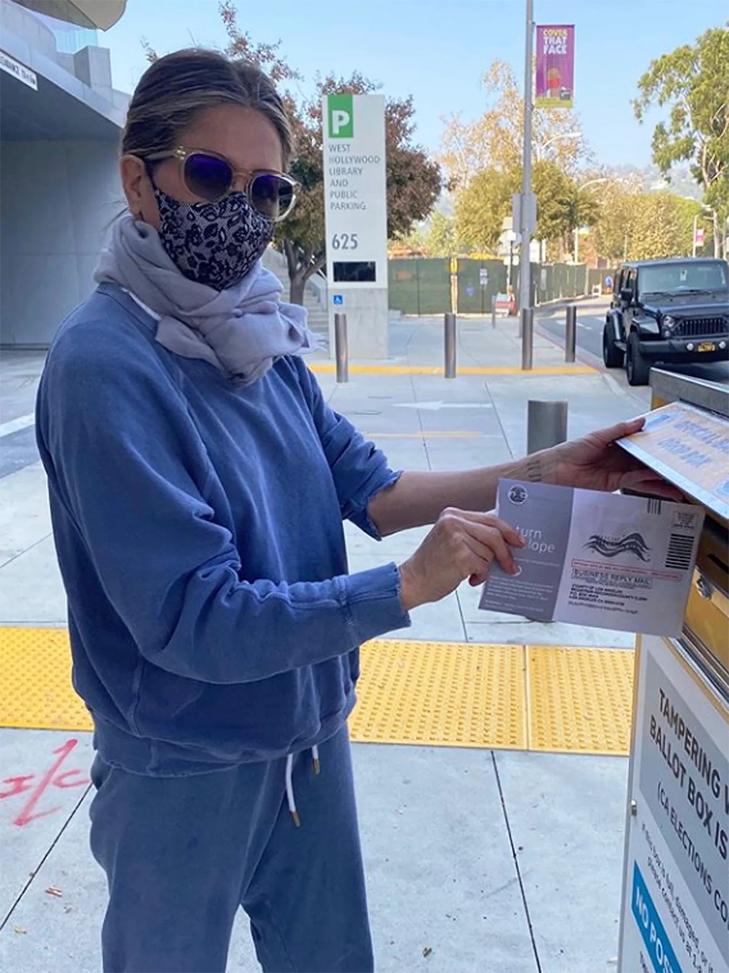 jennifer-aniston-vote-mask