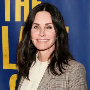 Courteney Cox Recreates ‘Friends’ Thanksgiving Dance With Turkey on Head