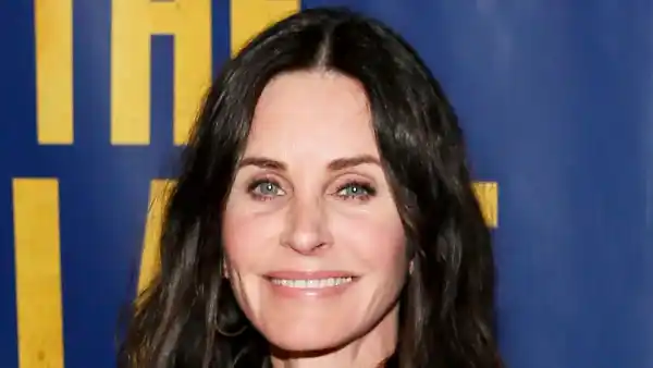 Courteney Cox Recreates ‘Friends’ Thanksgiving Dance With Turkey on Head