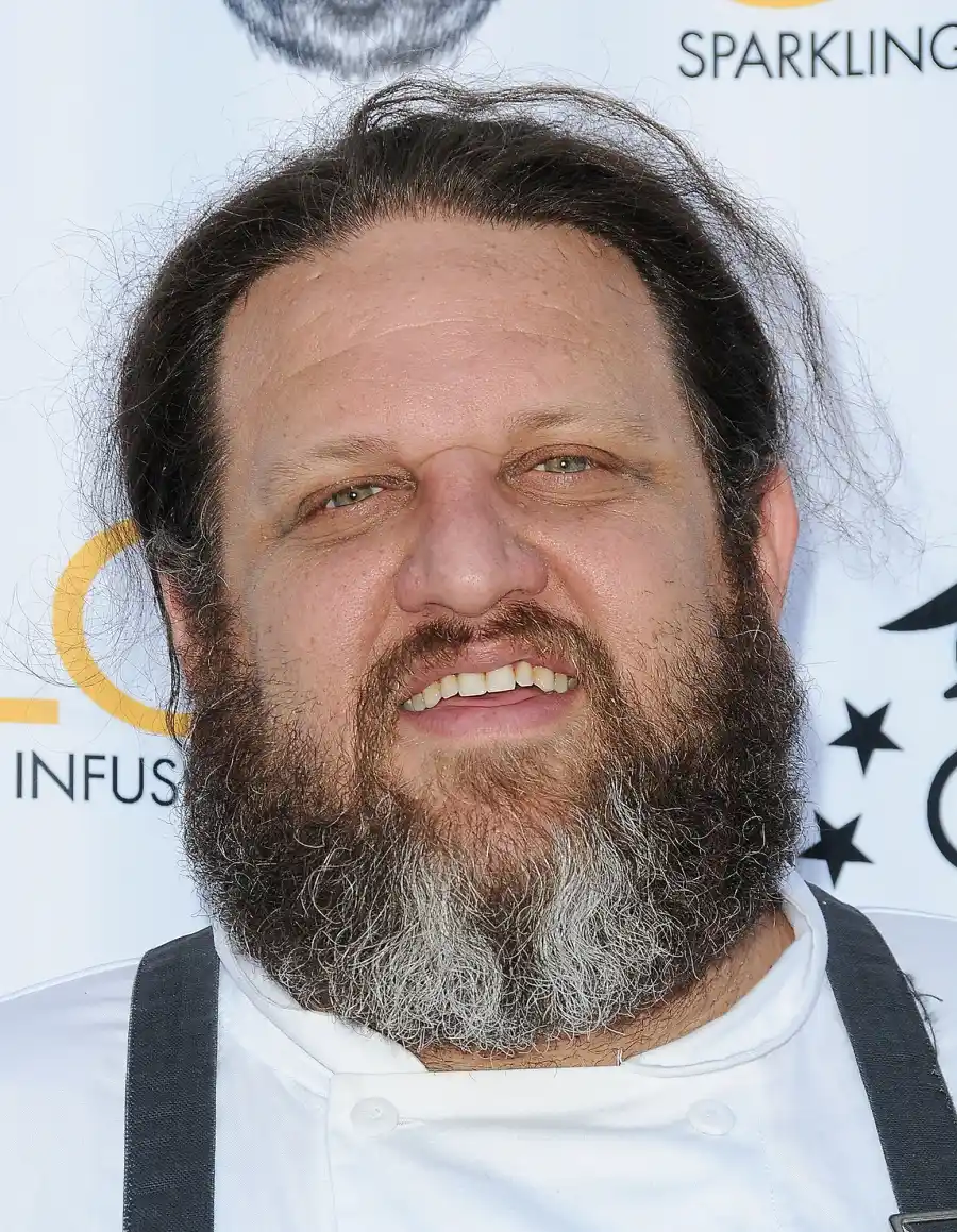 D’Amelio Family Chef Defends Charli and Dixie as TikTokers Weigh in on Controversy