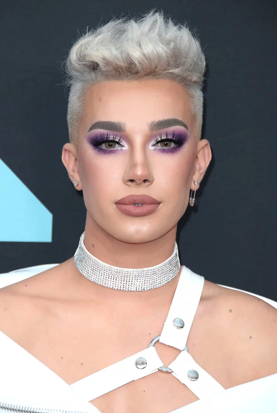 D’Amelio Family Chef Defends Charli and Dixie as TikTokers Weigh in on Controversy