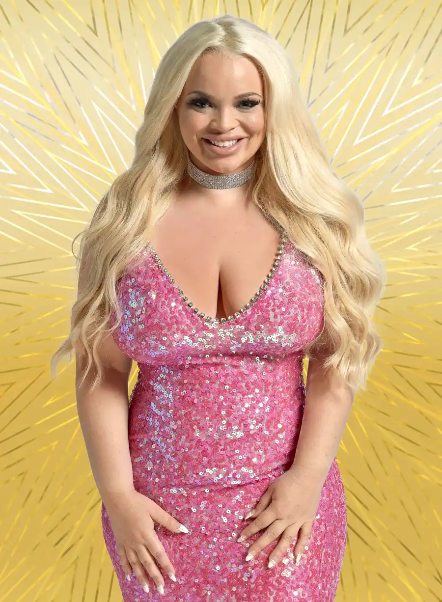 D’Amelio Family Chef Defends Charli and Dixie as TikTokers Weigh in on Controversy