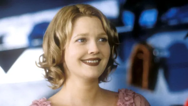 Drew Barrymore Revisits Never Been Kissed Josie Grossie
