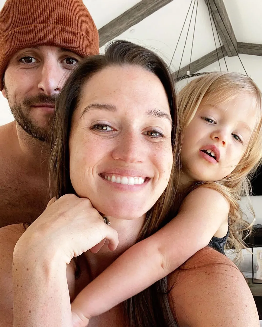 Jade Roper Daughter Emerson Knocks Out Tooth After Baby Brothers Birth