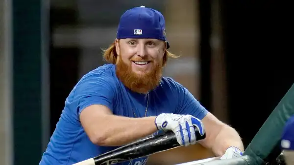 Justin Turner Apologizes for Celebrating With Coronavirus After World Series Win
