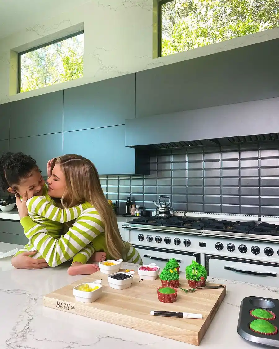 Kylie Jenner Daughter Stormi Is All Smiles Meeting the Grinch