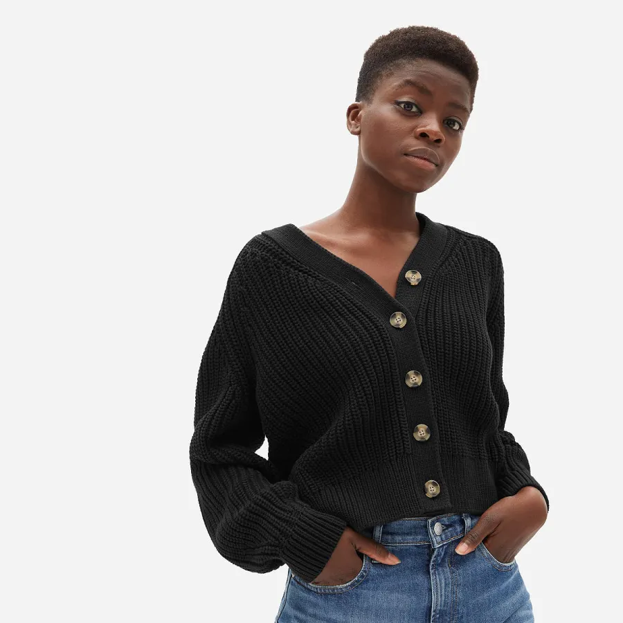 everlane-cardigan-fashion-gifts