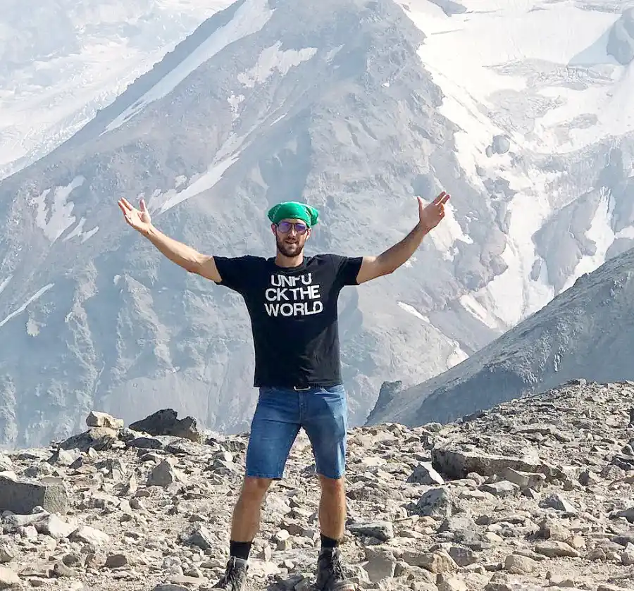 Bachelorette Zac Clark 5 Things Know About Tayshia Adams Contestant