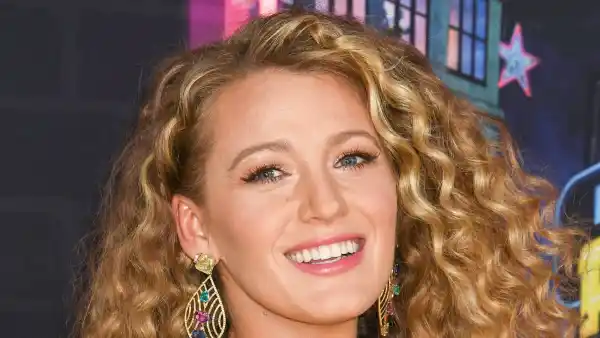 LOL! Blake Lively Hilarious Trolls Her Own Quarantine Hair
