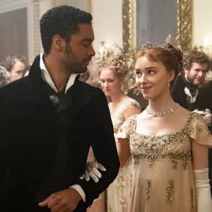 Bridgerton Phoebe Dynevor Says Filming Sex Scenes Felt Safe and Fun Thanks to On-Set Intimacy Coordinator