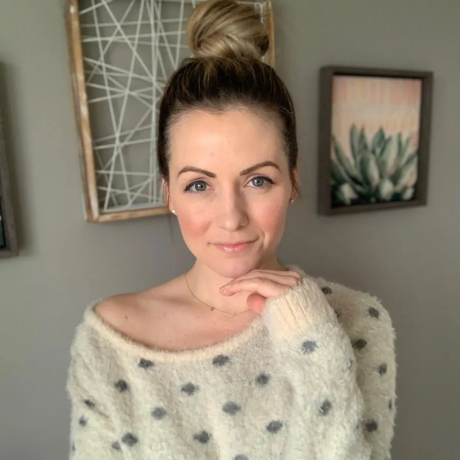 Carly Waddell Bachelor Nation Reacts Lauren Bushnell Pregnancy News