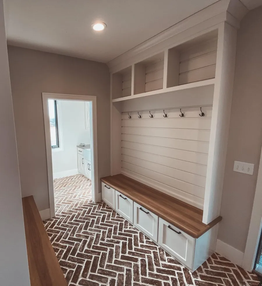 DeBoers house build mudroom