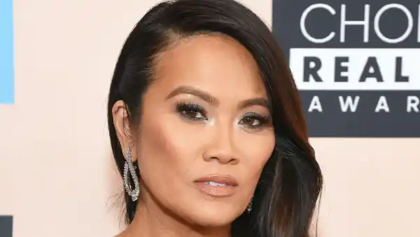 'Dr. Pimple Popper' Star Sandra Lee Shares Her Super Simple Maskne Tip