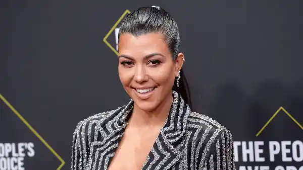 Photoshop Fail? Fans Think Kourtney Kardashian Wasn’t Actually in Family Pic