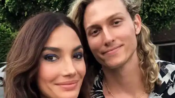 How to Recreate Lily Aldridge's Red Carpet Hairstyles for a NYE Night In