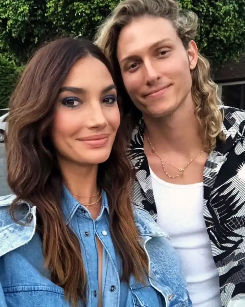 How to Recreate Lily Aldridge's Red Carpet Hairstyles for a NYE Night In