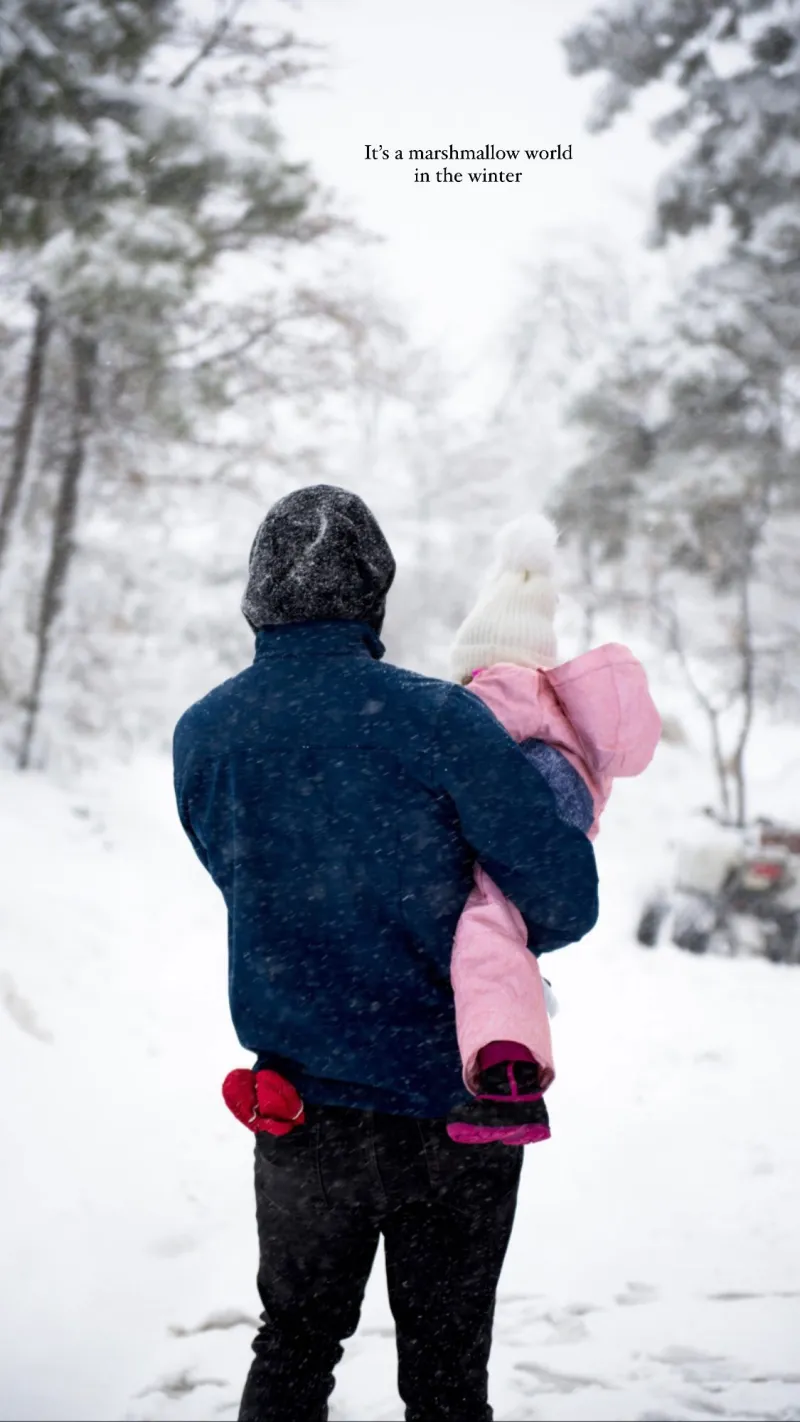 Jeremy Vuolo Marshmallow World Felicity Celeb Kids Playing in Snow
