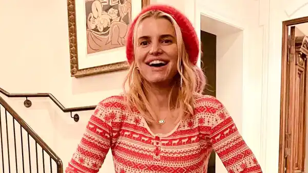 Jessica Simpson Shows Off 100-Lb Weight Loss in Christmas Onesie