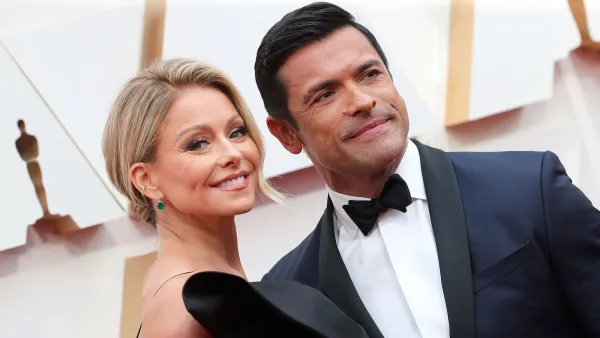 Loving Her Man! Kelly Ripa Has a Shirtless Mark Consuelos Pillow