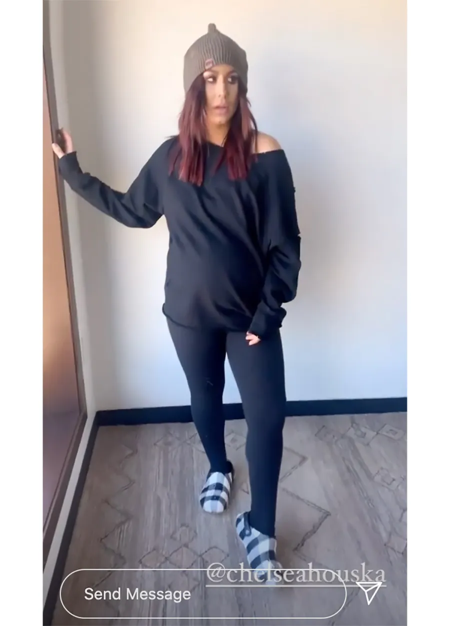 Pregnant Chelsea Houska’s Baby Bump Album
