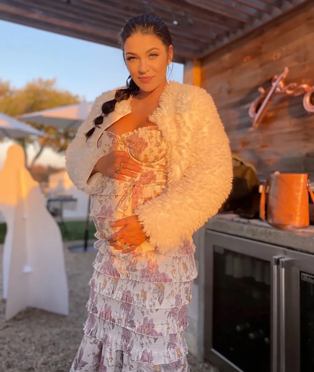 Gossip Girl&rsquo;s Pregnant Jessica Szhor Reveals Sex of 1st Child at Baby Shower: Baby Bump Pic