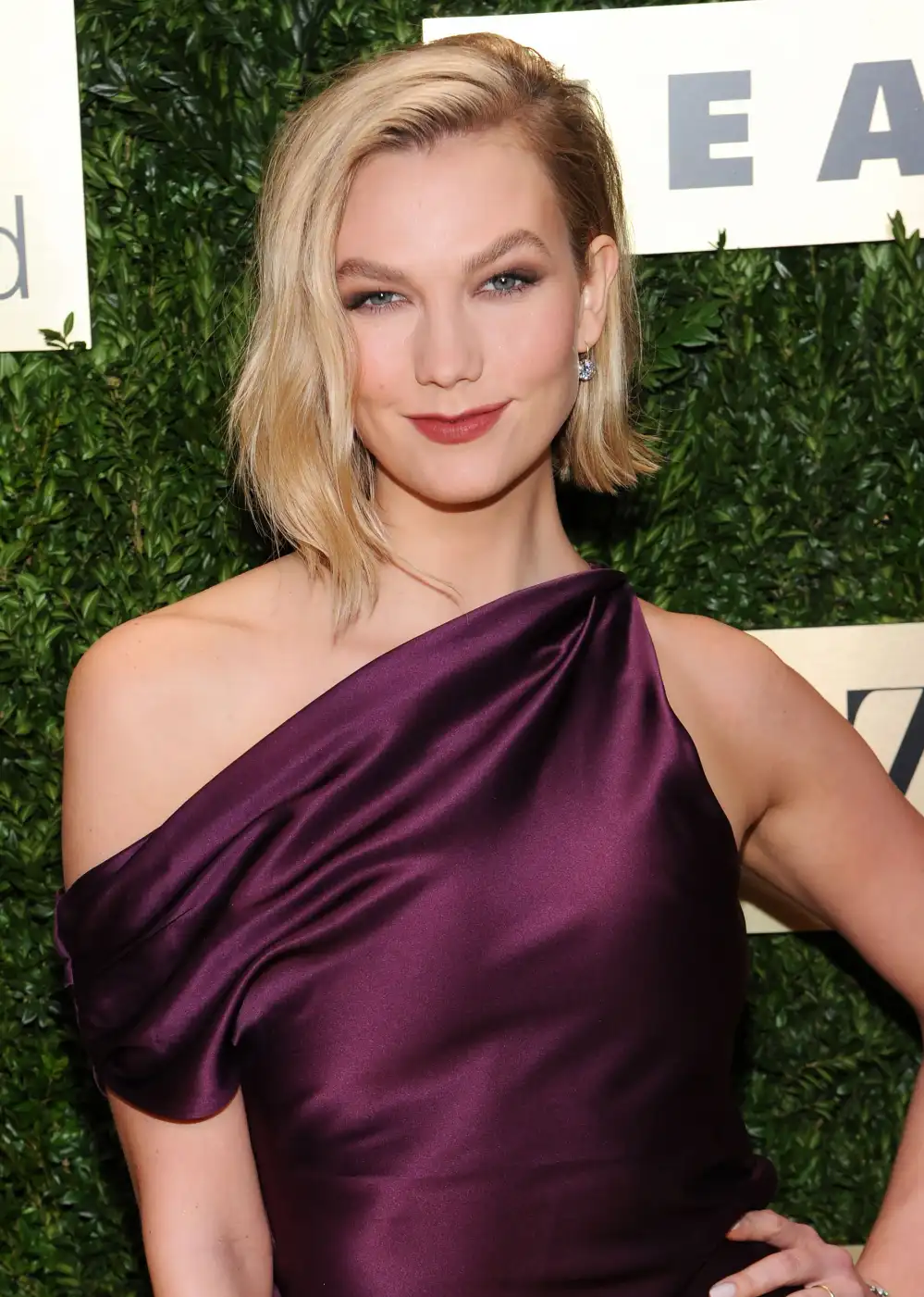 Pregnant Karlie Kloss Shares &lsquo;Bizarre&rsquo; Cravings, Role Model Moms and More