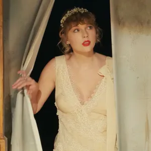 Taylor Swift Debuts Willow Music Video From Surprise 9th Album ‘Evermore
