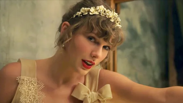 Taylor Swift Fans Think Folklore Evermore Are Part Trilogy