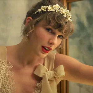 Taylor Swift Fans Think Folklore Evermore Are Part Trilogy