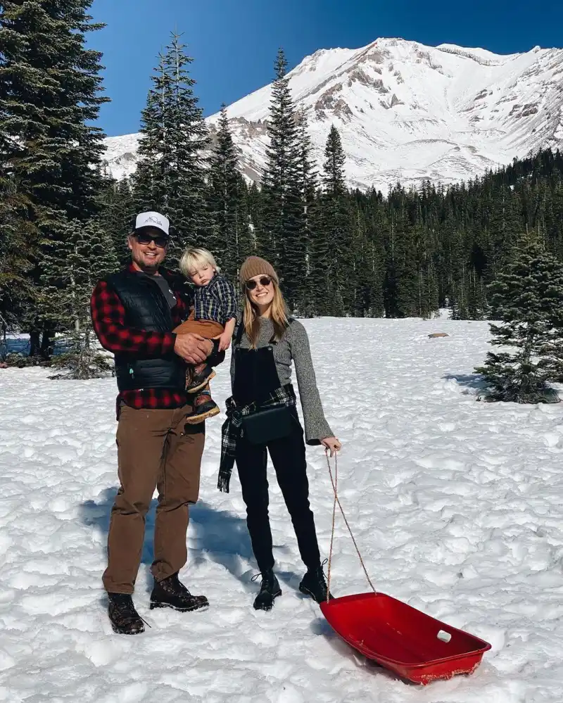 Jessica Rose Lee Welling Instagram Tom Welling Celebrity Kids Playing in Snow