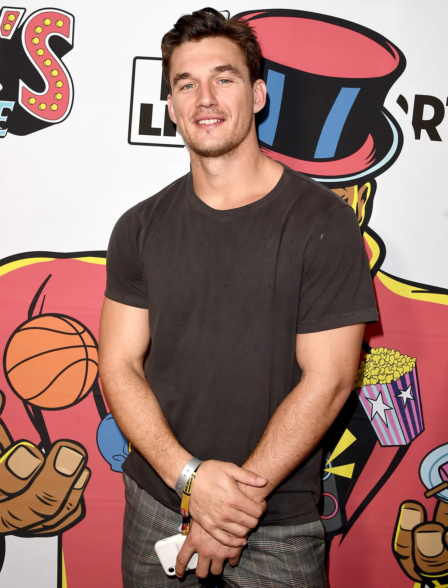 Tyler Cameron Says He Shoots His Shot DMs Girls Instagram