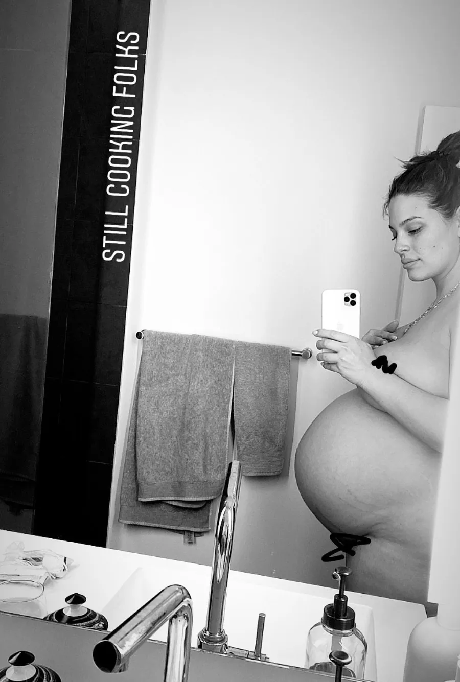 Ashley Graham Celebrities Who Have Posed Nude While Pregnant
