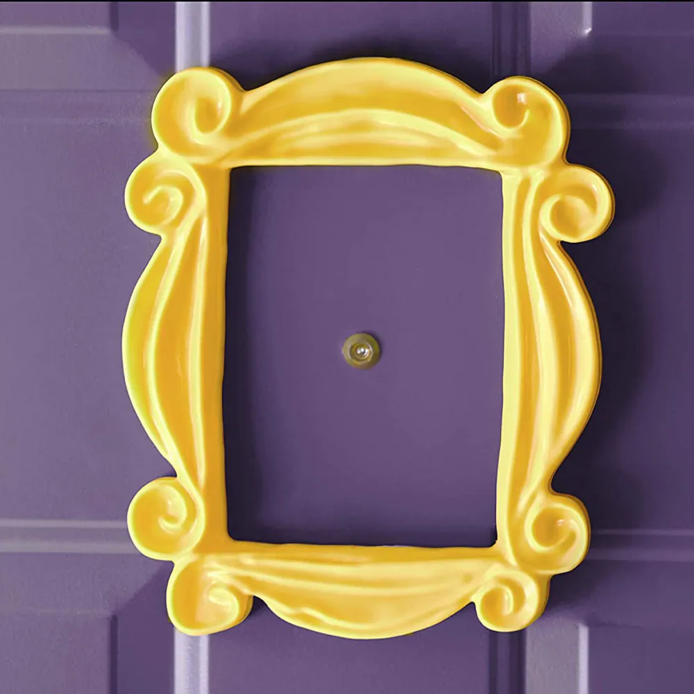 pop-culture-gifts-friends-door-frame